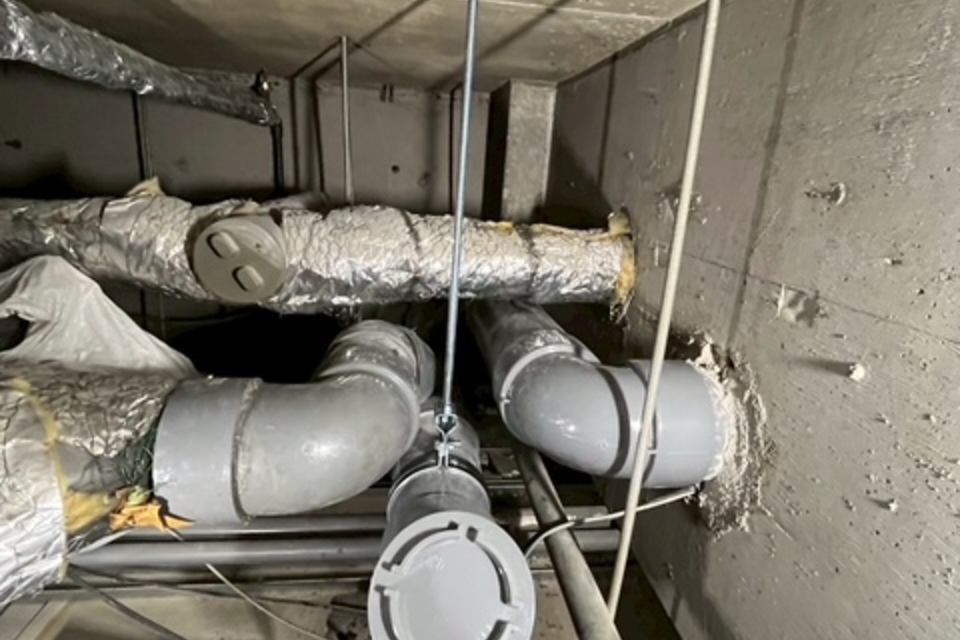 ビル排水管改修工事の画像